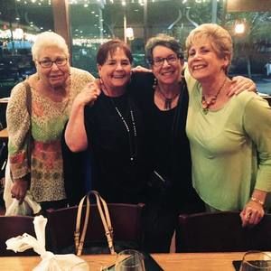 Meet your Posher, Lois